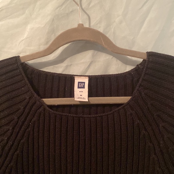 Size M Gap Sweater - Picture 3 of 3